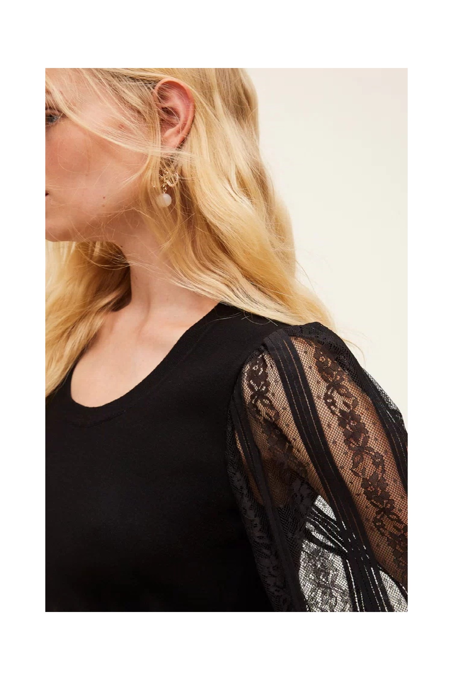 MAGLIA CON MANICHE IN PIZZO TWINSET