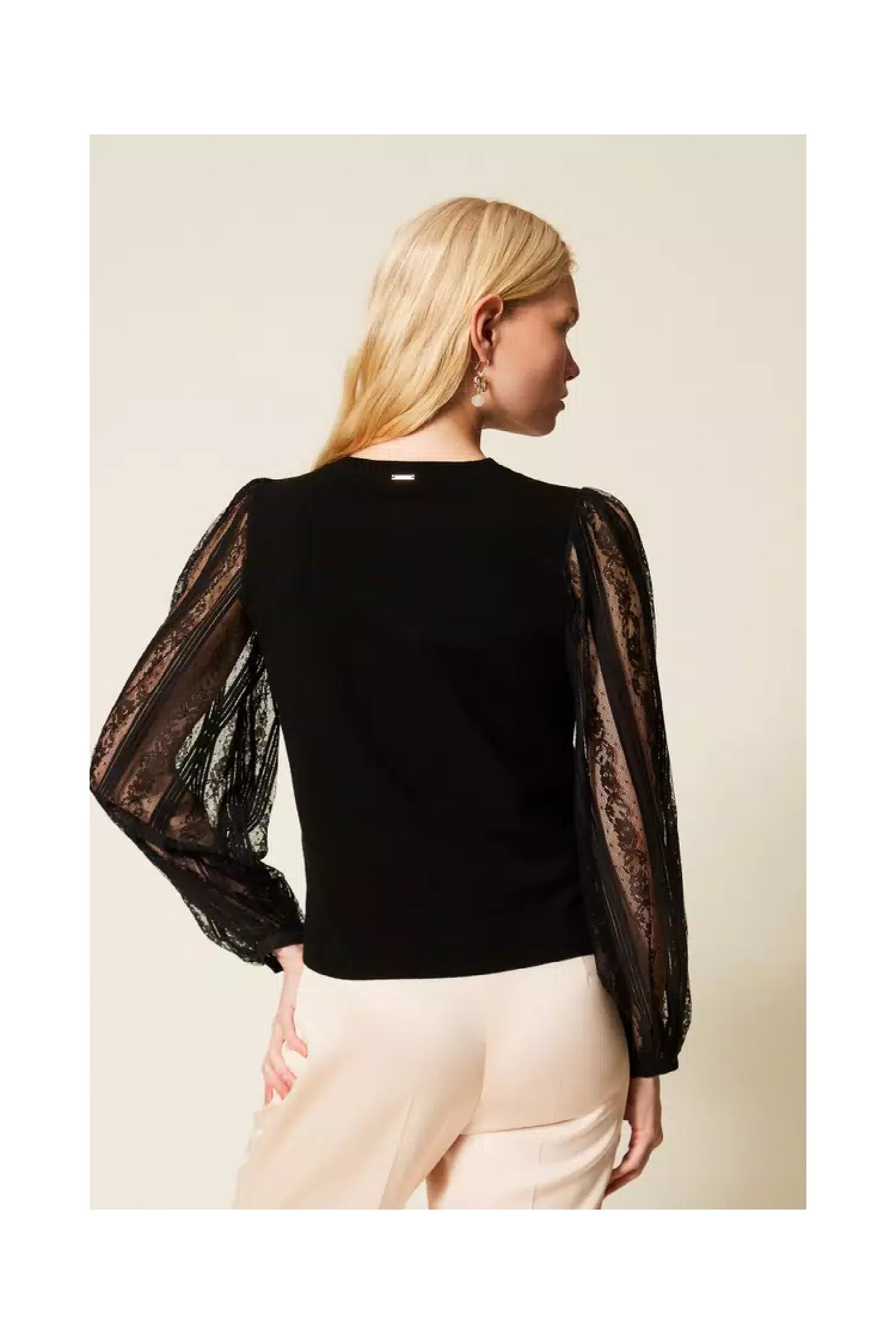 MAGLIA CON MANICHE IN PIZZO TWINSET