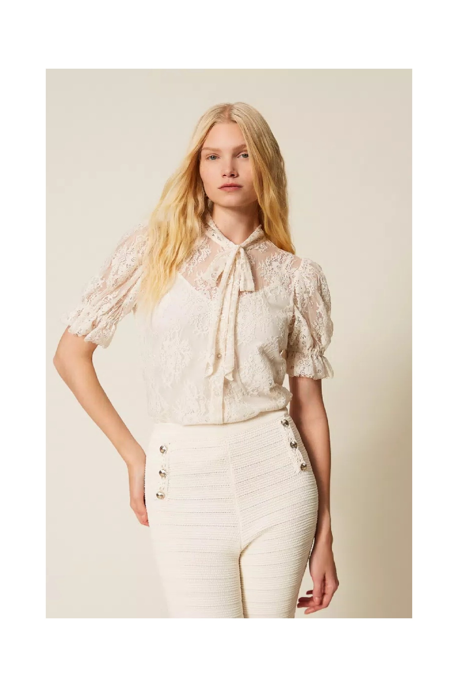 CAMICIA IN PIZZO CON FIOCCO TWINSET