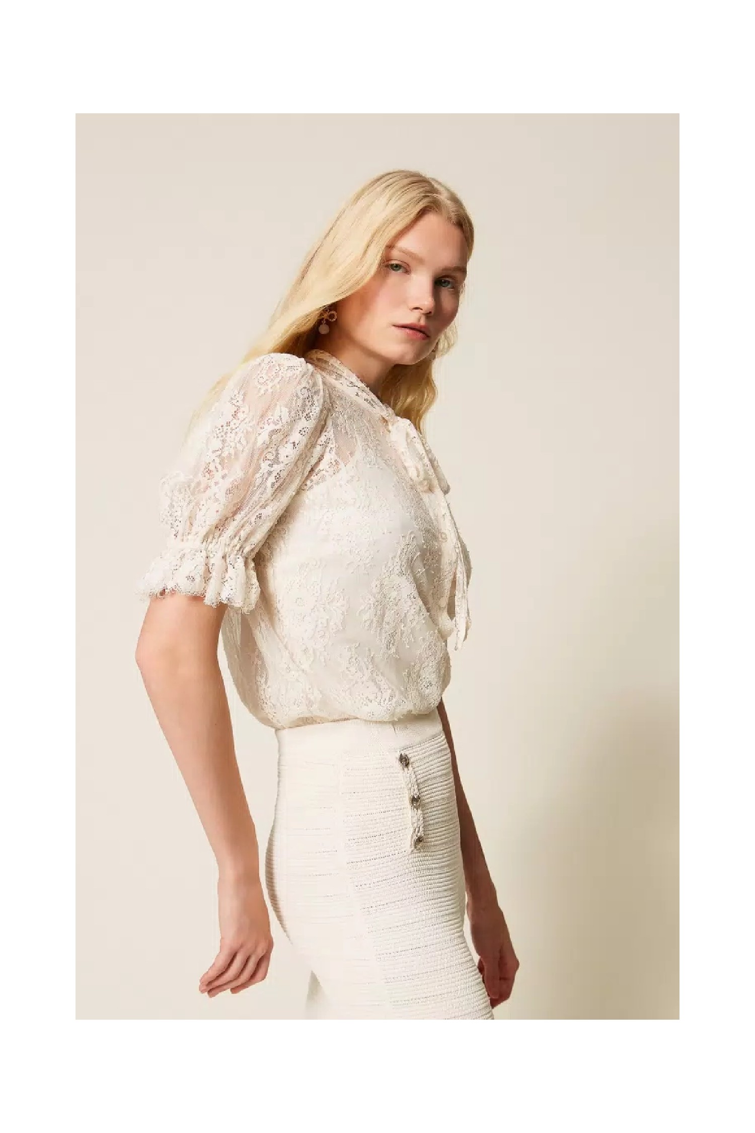 CAMICIA IN PIZZO CON FIOCCO TWINSET