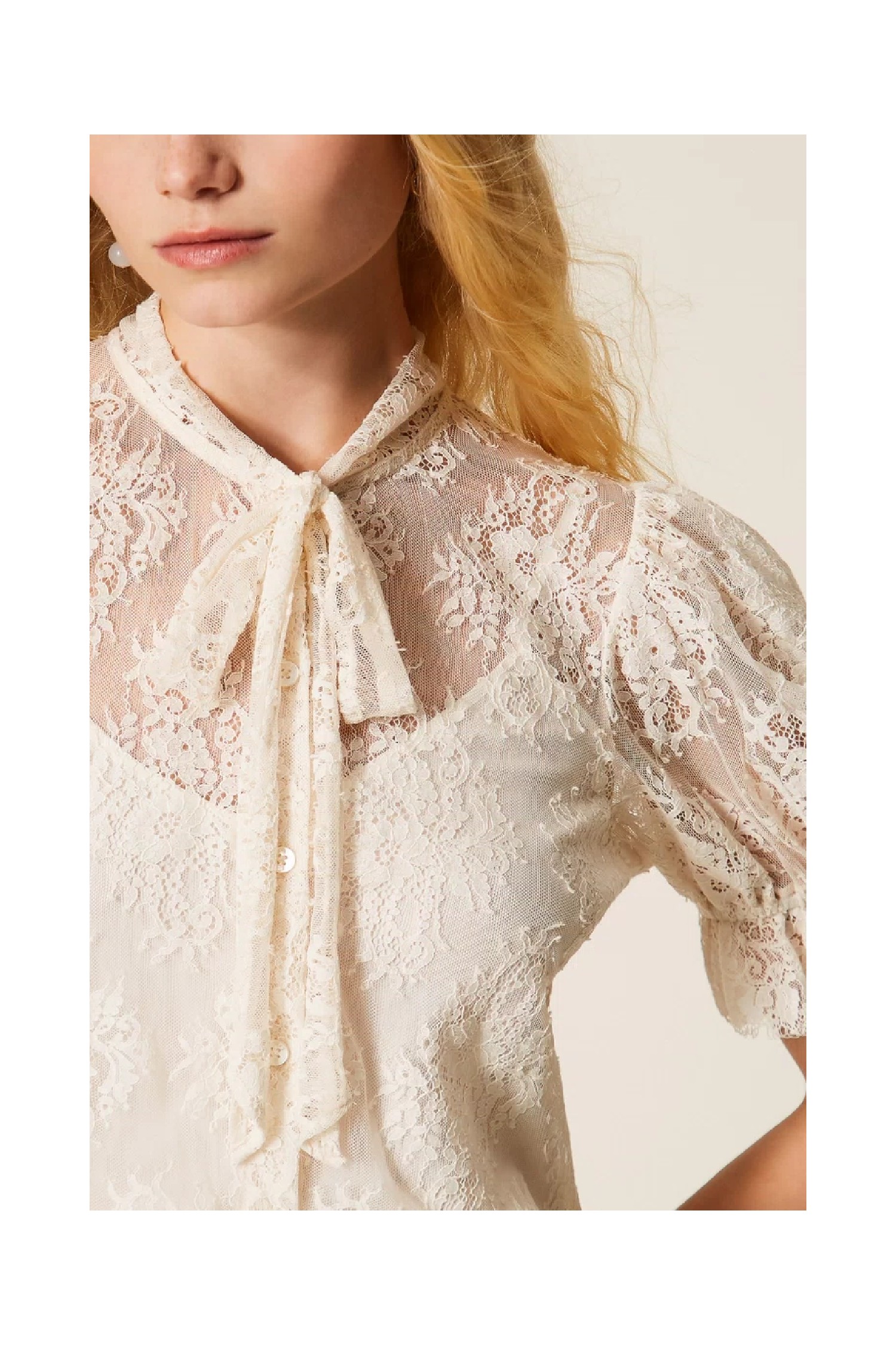 CAMICIA IN PIZZO CON FIOCCO TWINSET