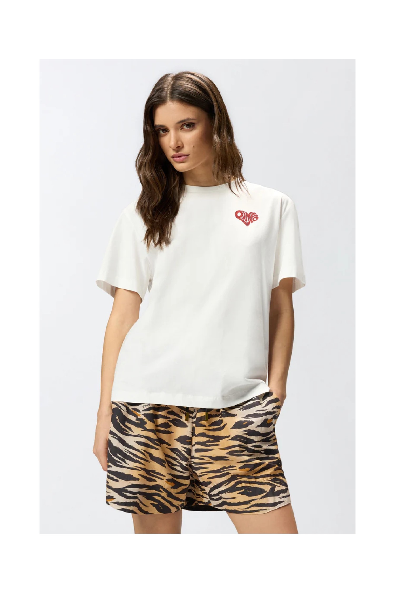 T-SHIRT CON LETTERING AMORE IN STRASS PINKO