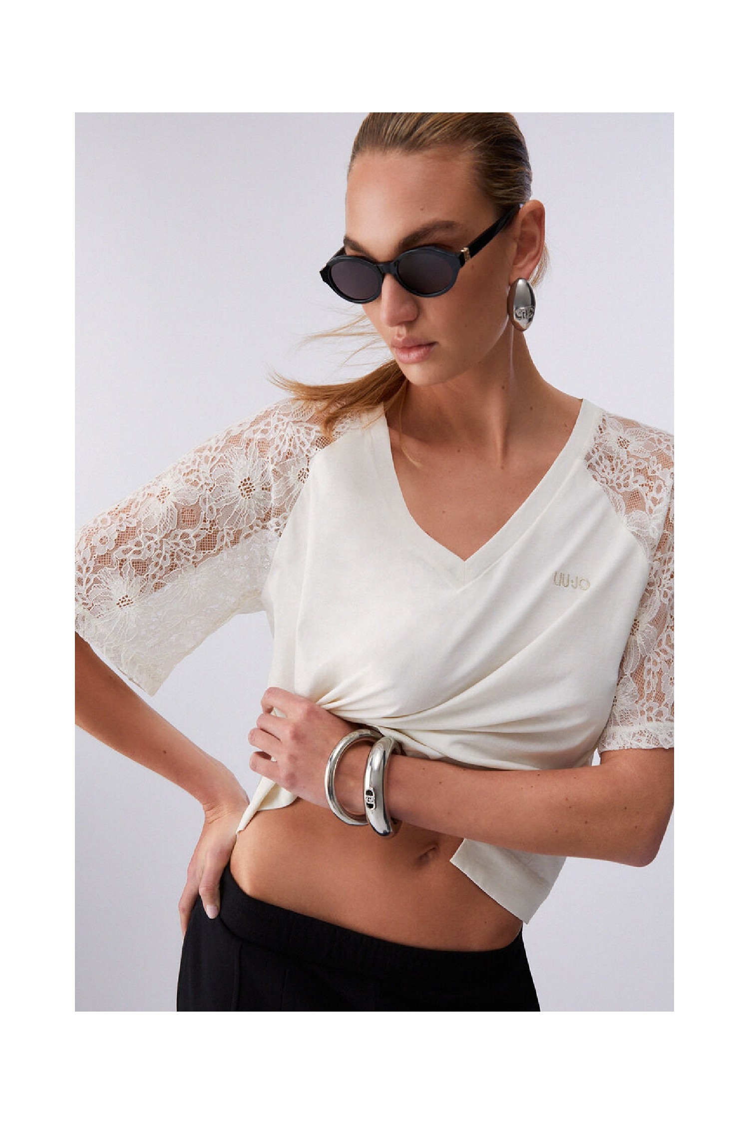 T-SHIRT  CON DETTAGLI IN PIZZO LIU JO