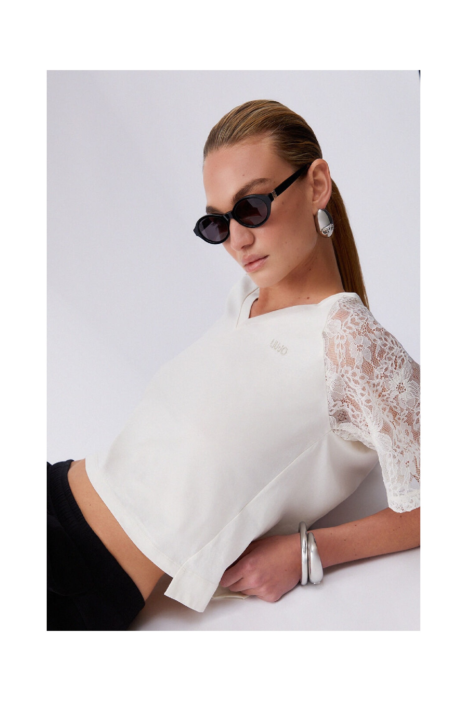 T-SHIRT  CON DETTAGLI IN PIZZO LIU JO