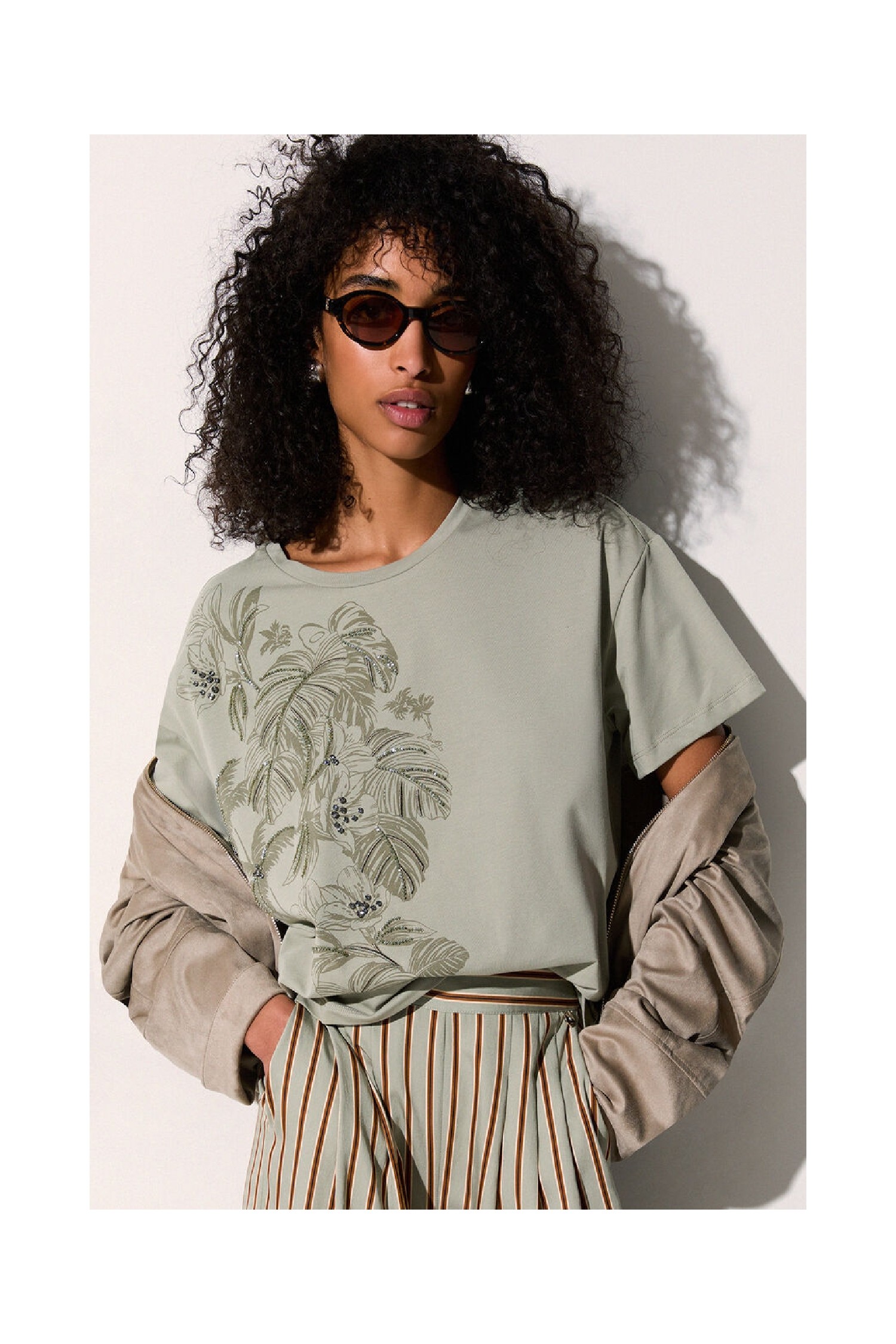 T-SHIRT CON STAMPA E RICAMI LIU JO