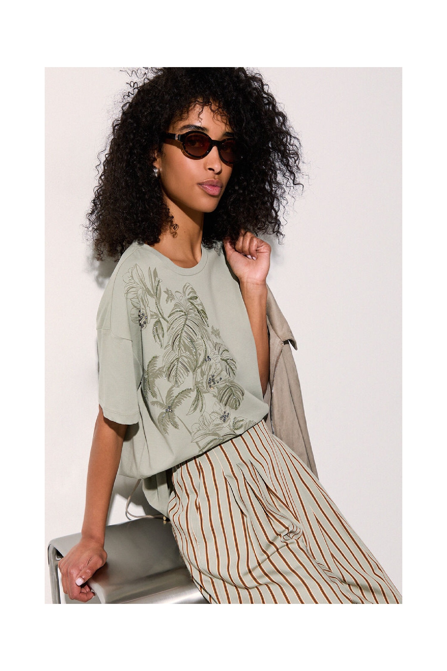 T-SHIRT CON STAMPA E RICAMI LIU JO
