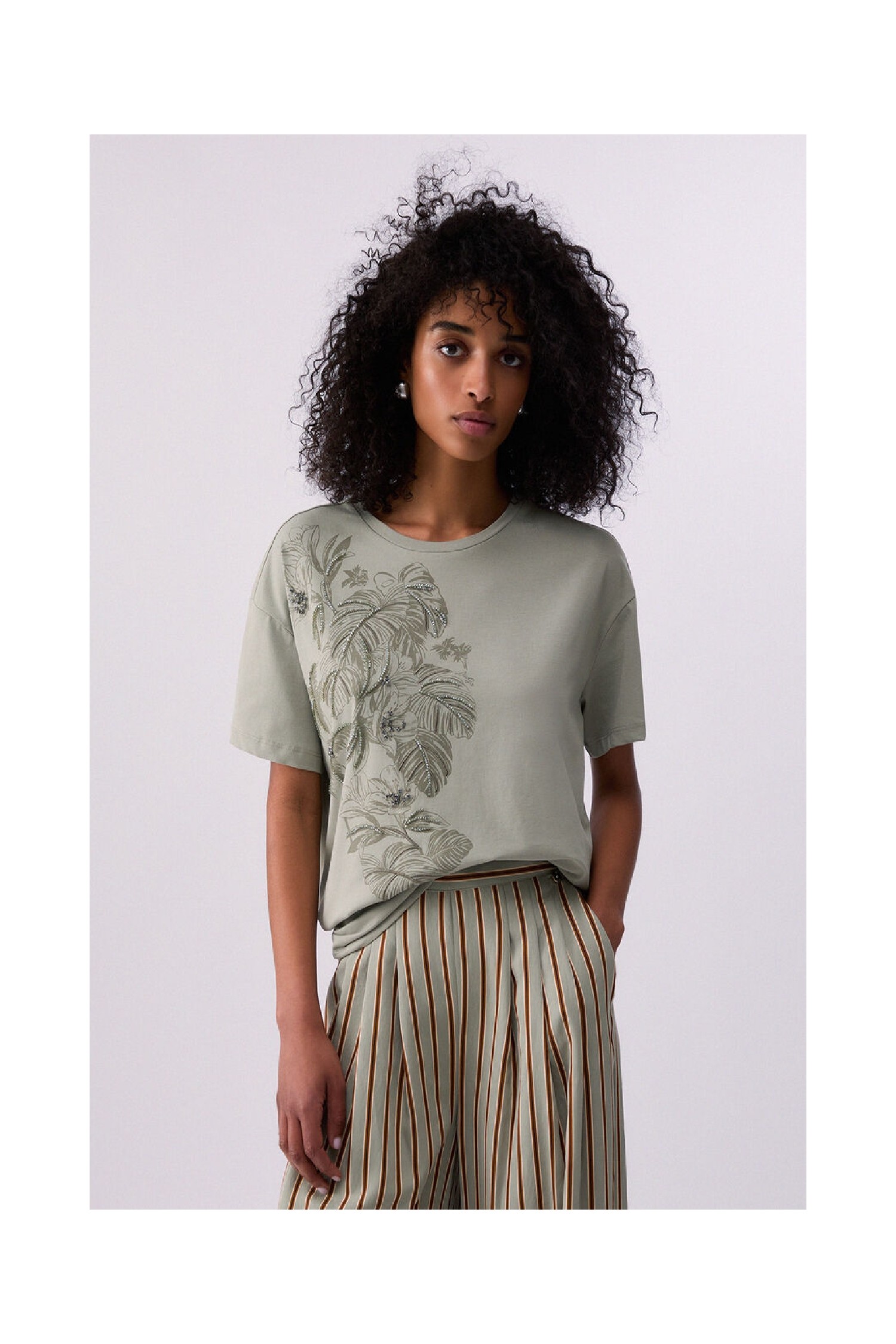 T-SHIRT CON STAMPA E RICAMI LIU JO