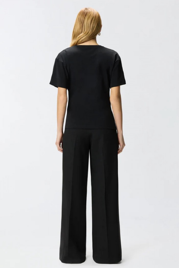 T SHIRT CON DRAPPEGGIO E DETTAGLIO DORATO PINKO