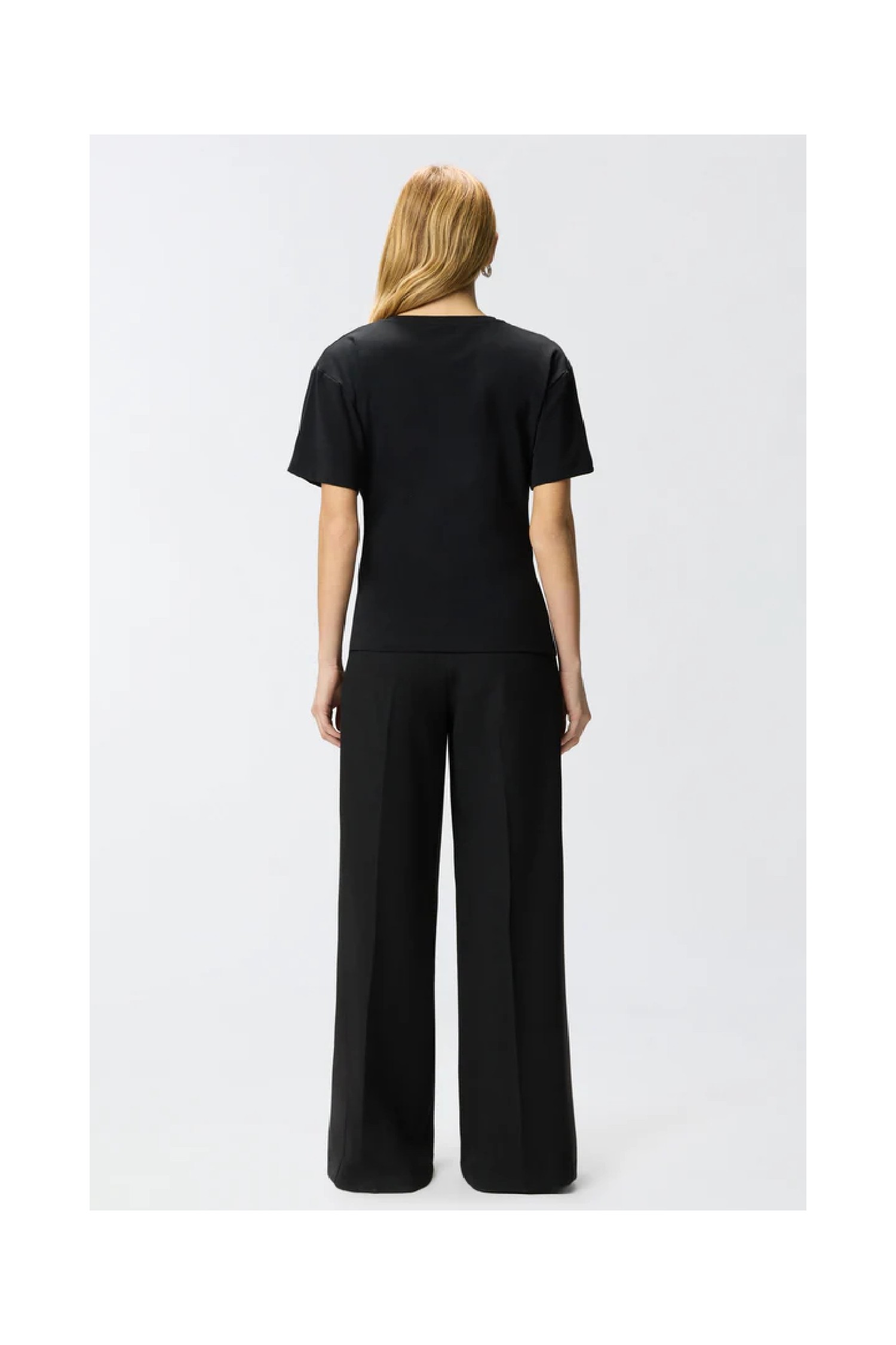 T SHIRT CON DRAPPEGGIO E DETTAGLIO DORATO PINKO