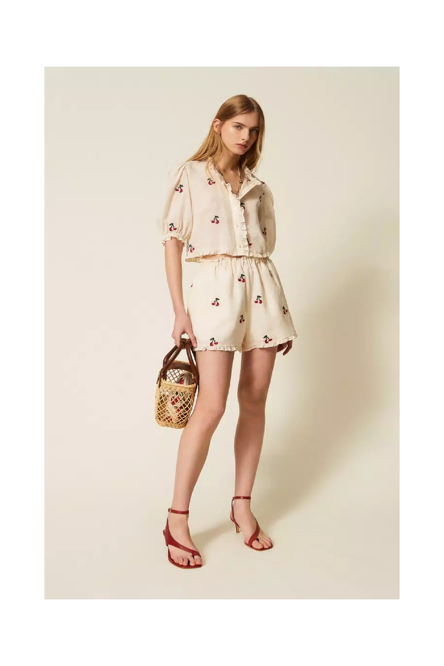 SHORTS IN RAMIE' CON RICAMO CILIEGIE TWINSET