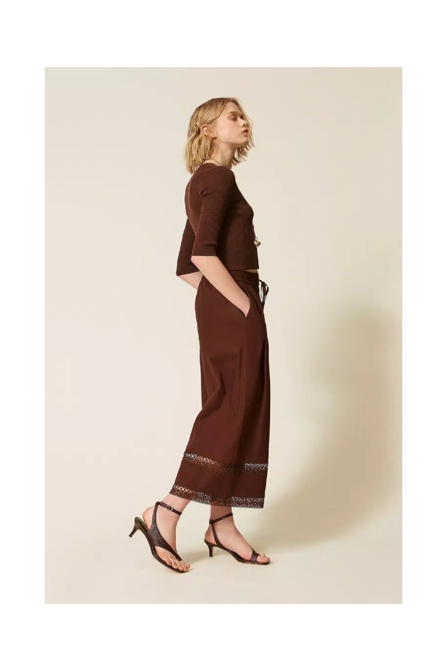 PANTALONI AMPI IN POPELINE CON RICAMO TWINSET