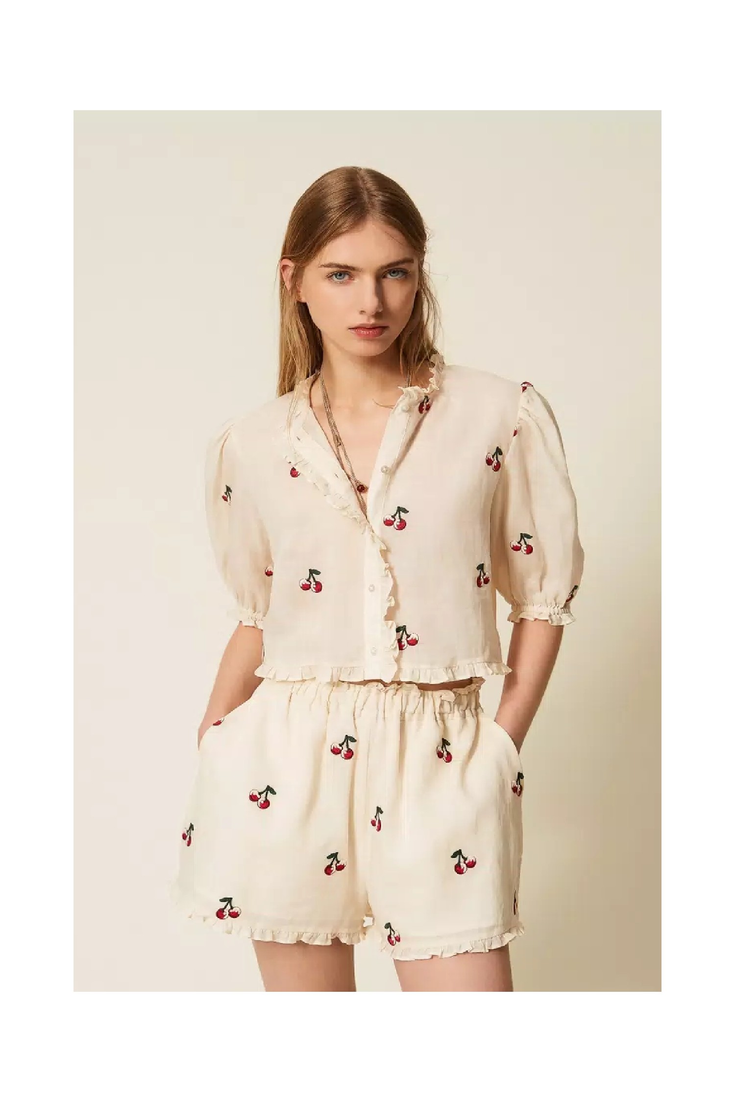 CAMICIA CROPPED IN RAMIE' CON RICAMO CILIEGIE TWINSET