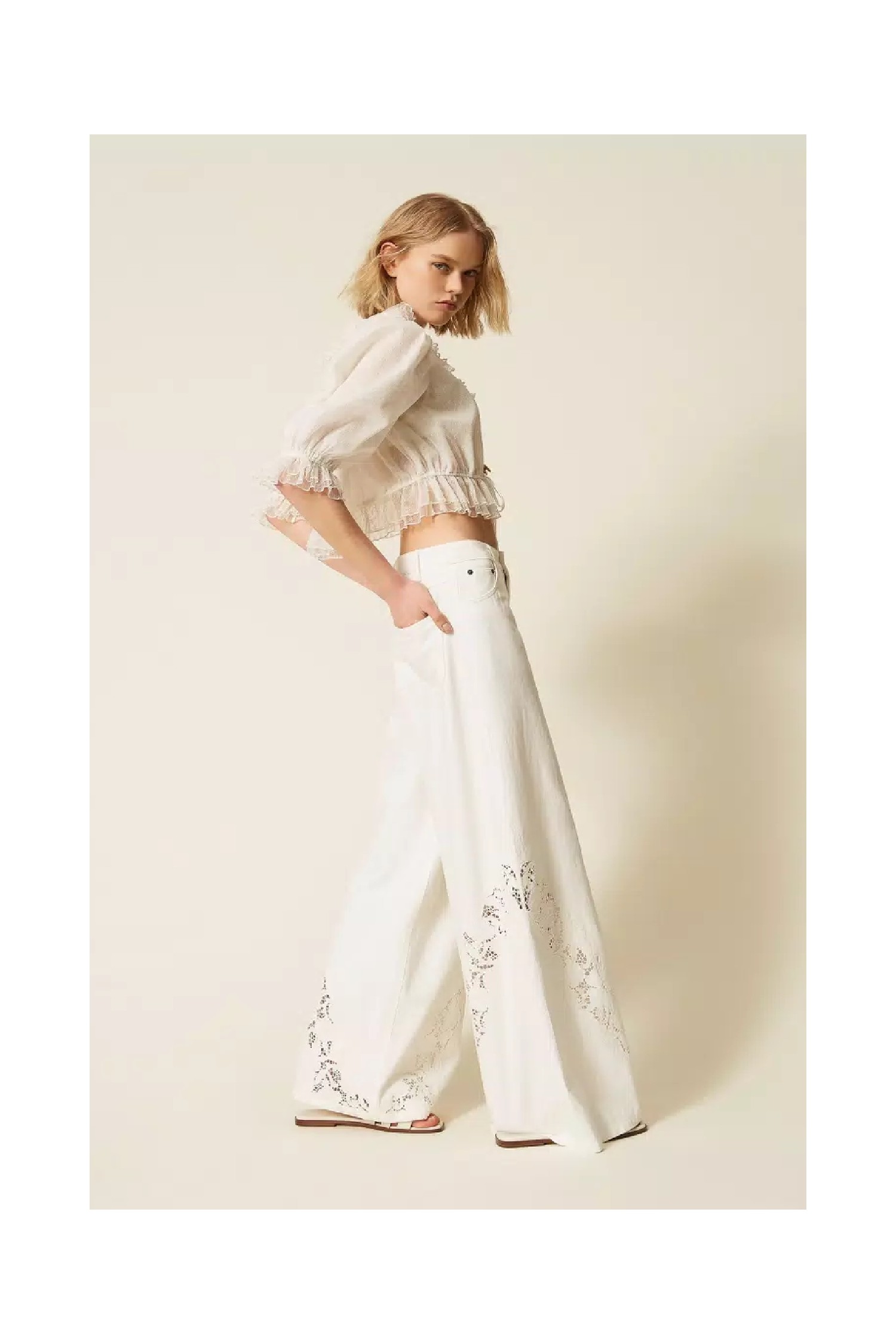 PANTALONI  IN BULL CON RICAMATO TWINSET