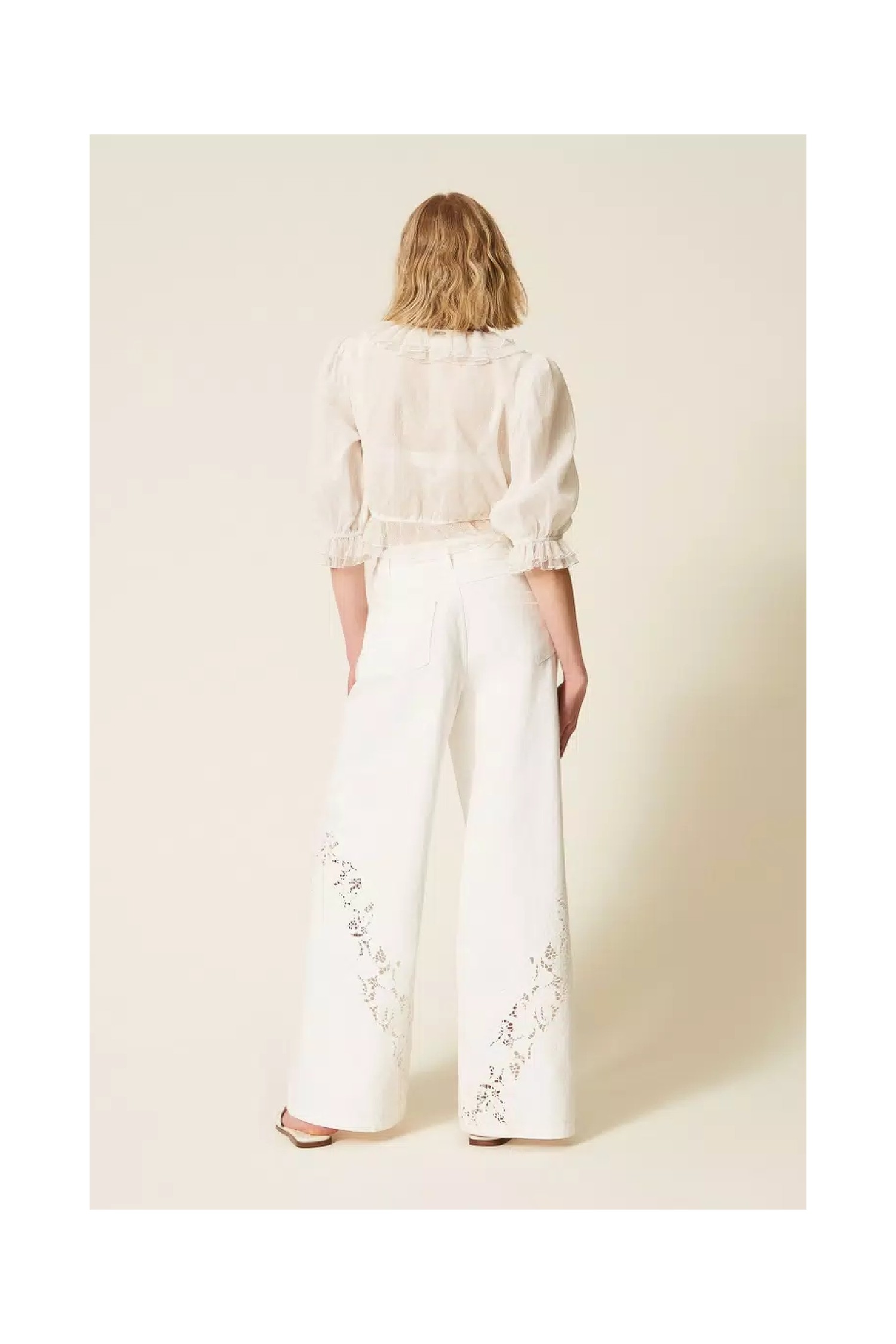 PANTALONI  IN BULL CON RICAMATO TWINSET