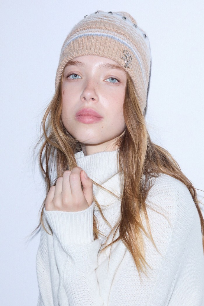 CAPELLO JACQUARD CON CRISTALLI LIU JO