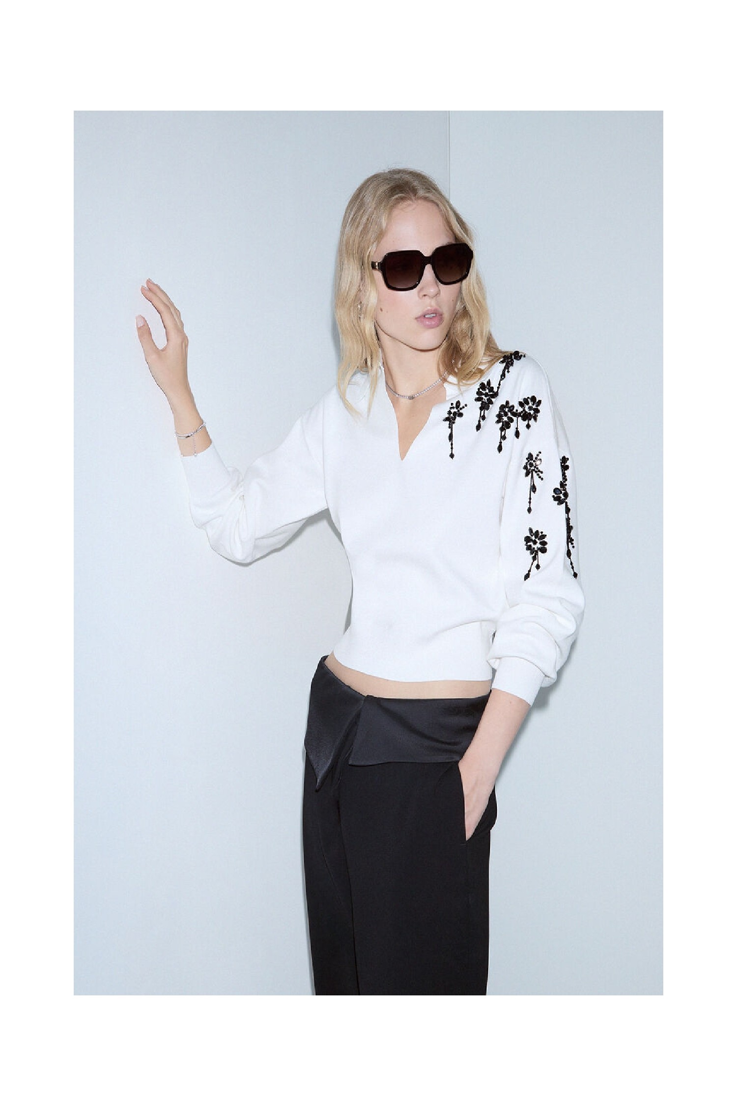  MAGLIA CON RICAMI GIOIELLO LIU JO
